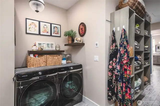 Oversized walk-in closet includes washer/dryer