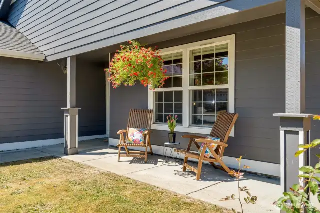 Charming covered front patio.