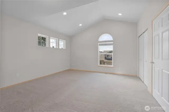 Upstairs large bonus room.