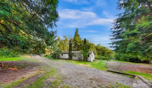 10 private Acres near Deming with 3 bedroom 2 bath 1344 Sqft. home on the way to Mount Baker and everything the North Cascades has to offer