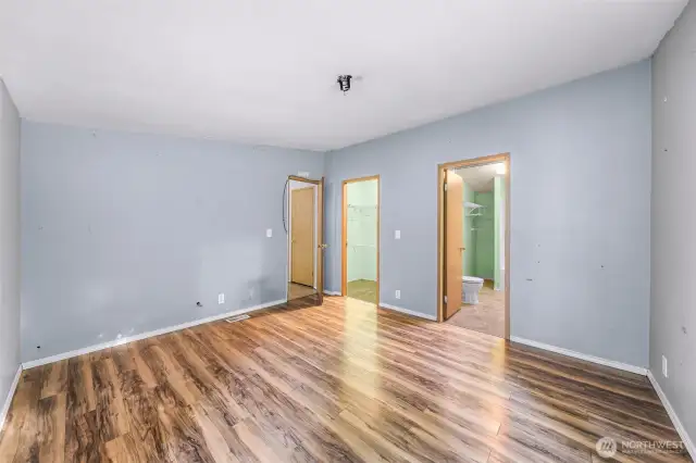 Huge master suite with big walk in closet and your own bathroom