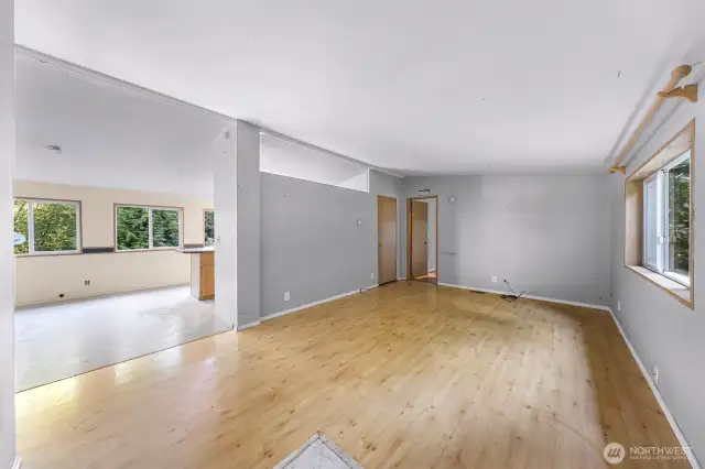 Big living room with vaulted ceiling