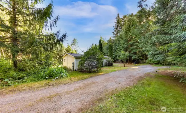 Private driveway with room for RV, Boat, or 20 cars