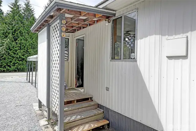 Covered front entryway.