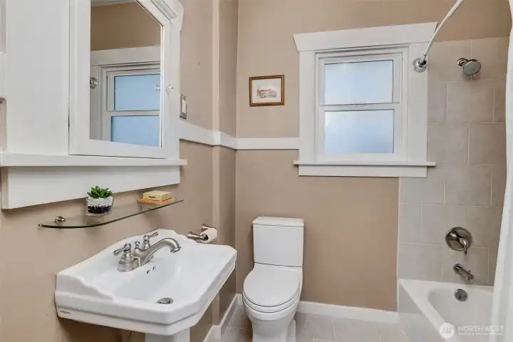 Main level Full tiled bath.