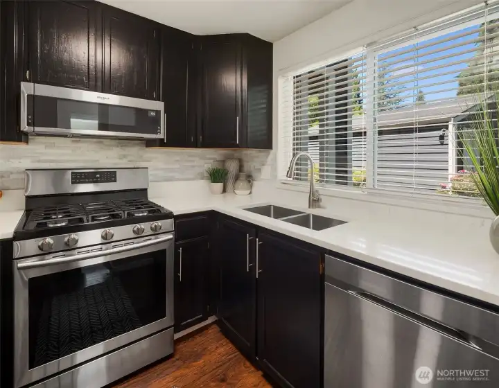 Gas cooktop for easy cooking.