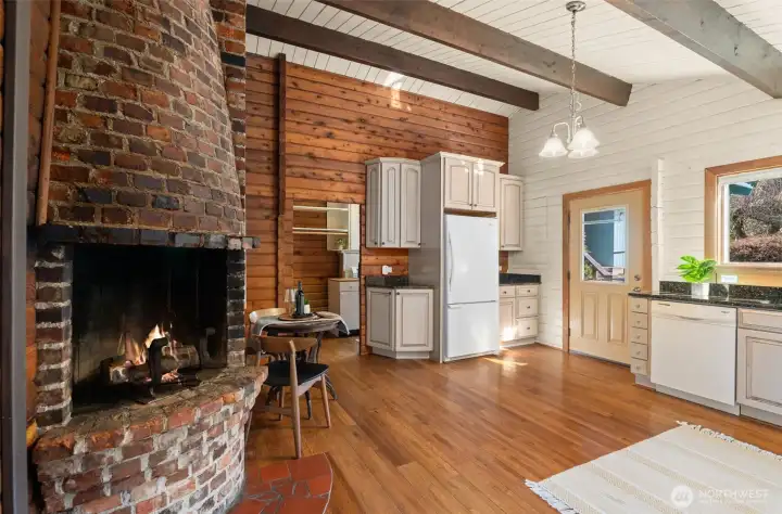 Step inside and you’re welcomed straight into the kitchen, the heart of the home... A space that's always warm, central, and connected to it all.