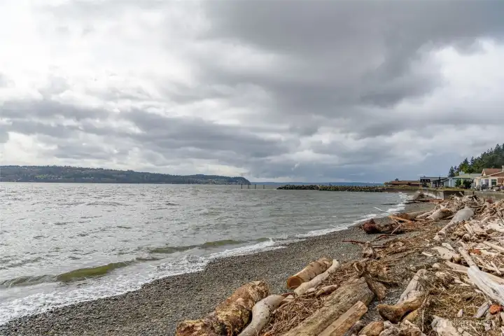Public Beach access at Mariner's Cove.
