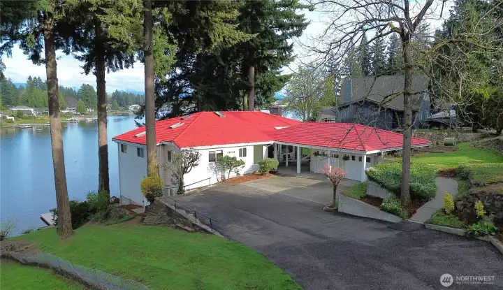 Welcome to your lakeside retreat!