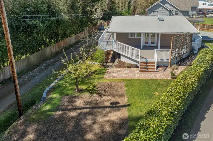 Private yard and Garden Space