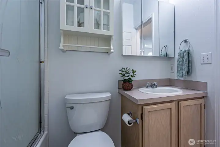 Hallway bathroom with tub/shower combination close by the 2nd bedroom.