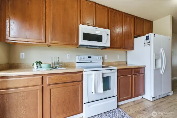 Lots of counter space and nice cabinetry Lots of counter space and nice cabinetry