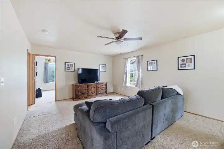 Spacious loft plus 3 bedrooms upstairs Spacious loft plus 3 bedrooms upstairs