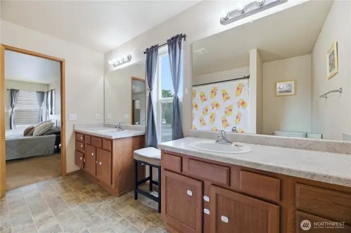Primary bath with 2 vanities Primary bath with 2 vanities