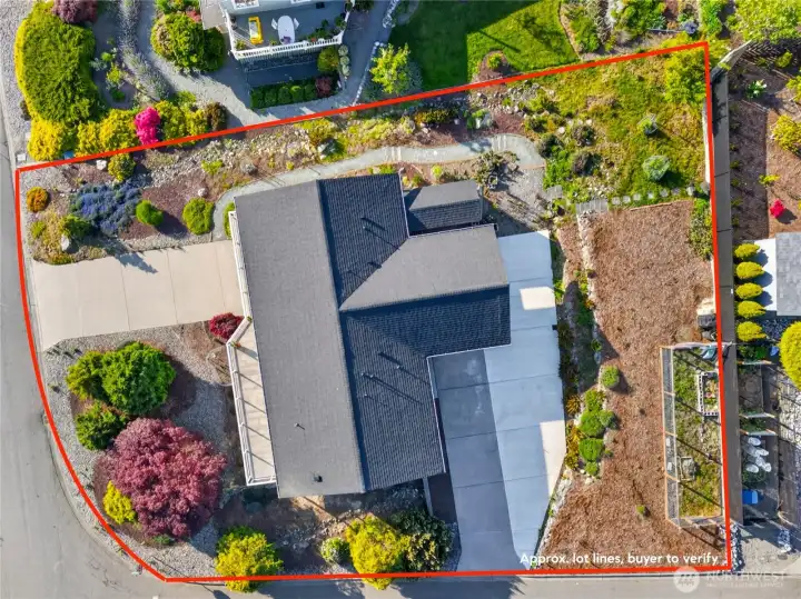 There is even a dedicated fenced space for gardening . There is even a dedicated fenced space for gardening .