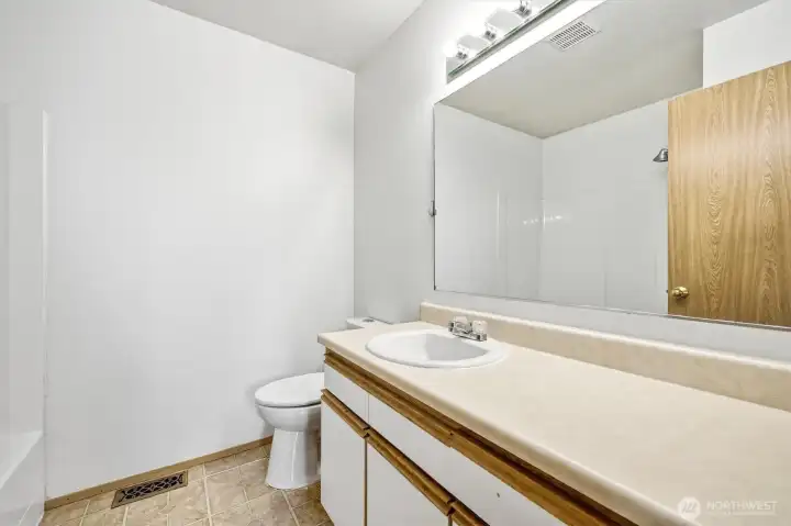 Full bathroom 2nd floor. Full bathroom 2nd floor.