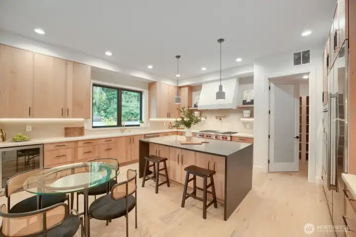 Kitchen with Luxury Appliances Kitchen with Luxury Appliances