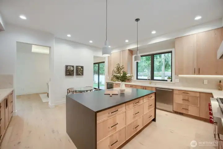Chef's Kitchen with Abundant Storage Chef's Kitchen with Abundant Storage