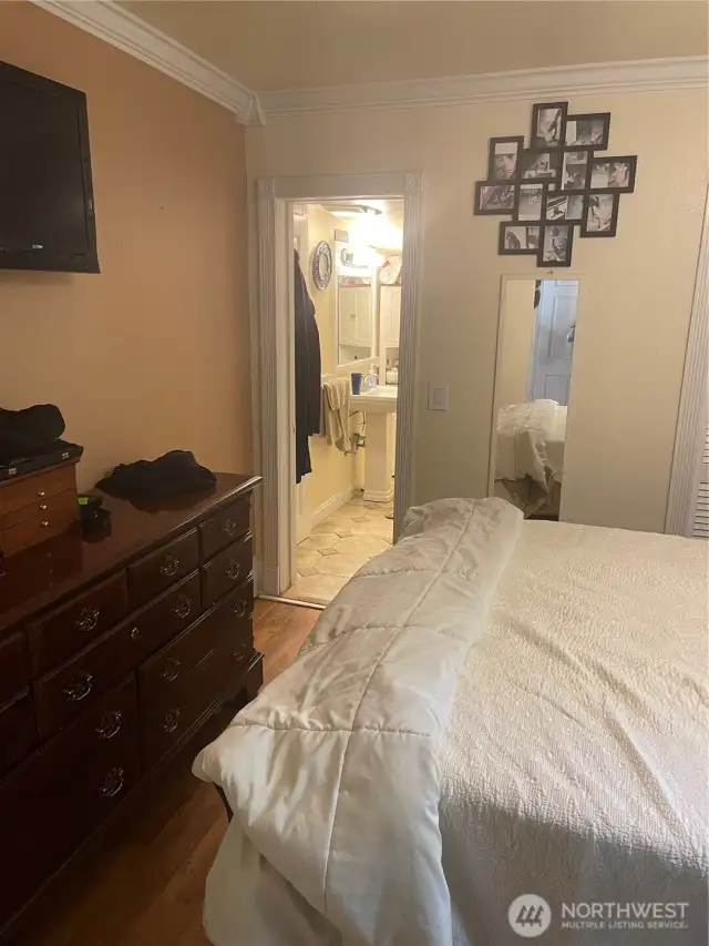 Primary bedroom/door to bath