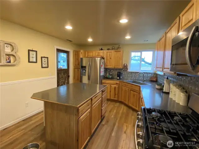 Kitchen w/ eating space
