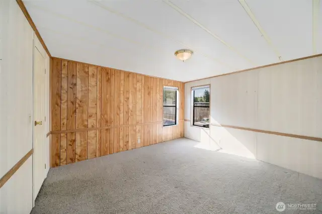2nd Bedroom with closet.