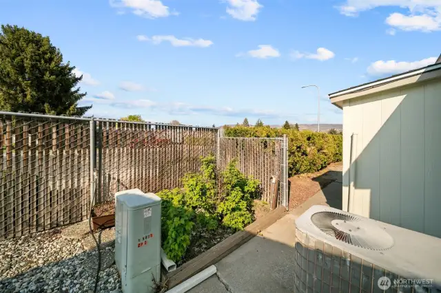 Small garden space out back.