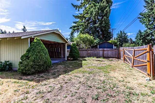 Carport entry with gate opening