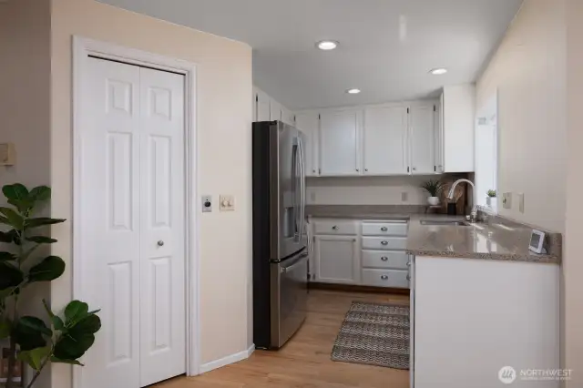 KITCHEN WITH AMPLE SPACE