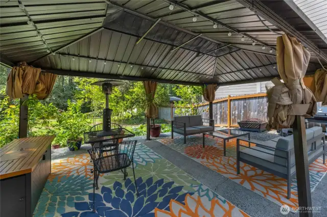 Your summer parties will be a hit with this wonderful outdoor patio space!