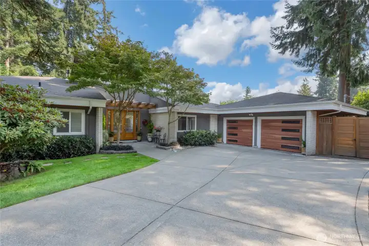 Welcome to this lovely craftsman home, close to Gig Harbor waterfront & Hwy 16.