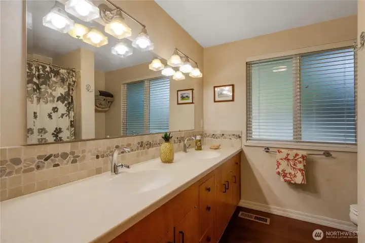 Main bathroom w/double sinks and extended counter.