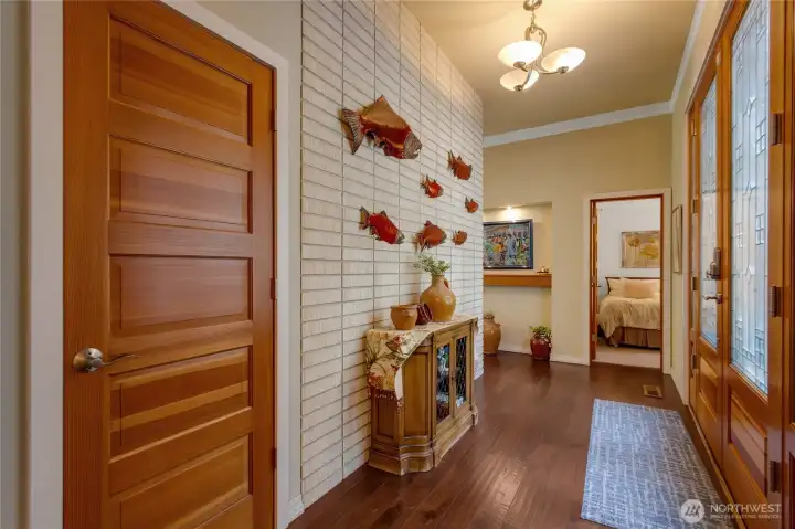 Wide entry & hallway to bedrooms.