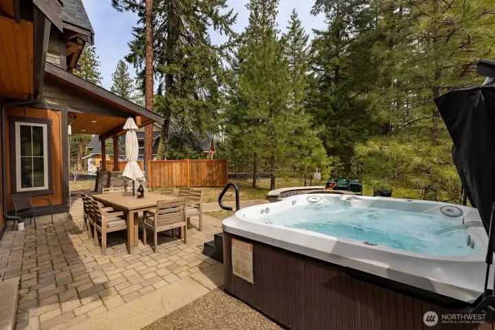 yard, patio, hot tub included