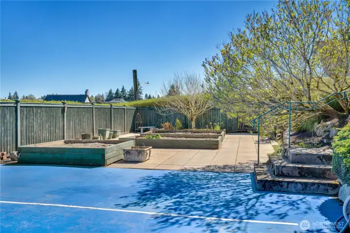 Built-in gardens. Irrigation. A backyard that works as hard as you do.