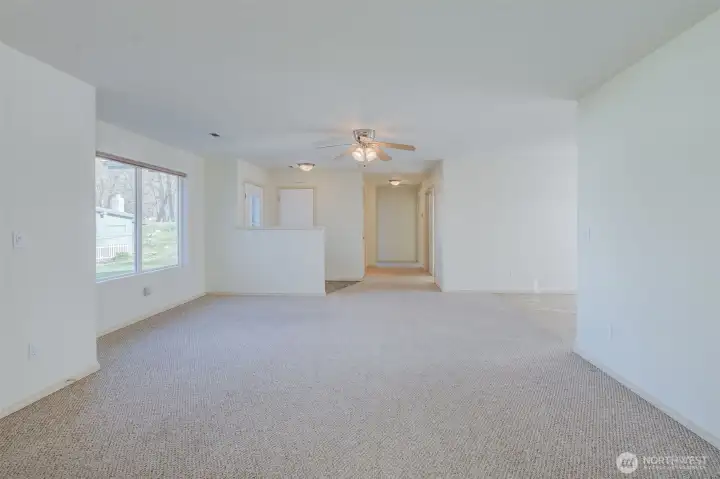 Living Rm. facing entry.