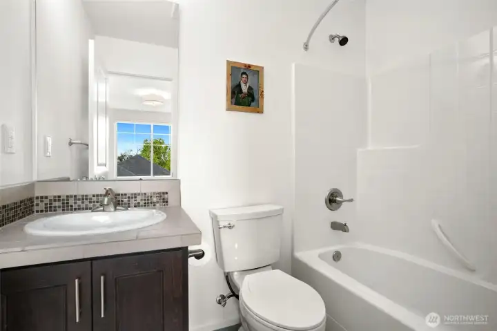 Full bath off the second bedroom upstairs.