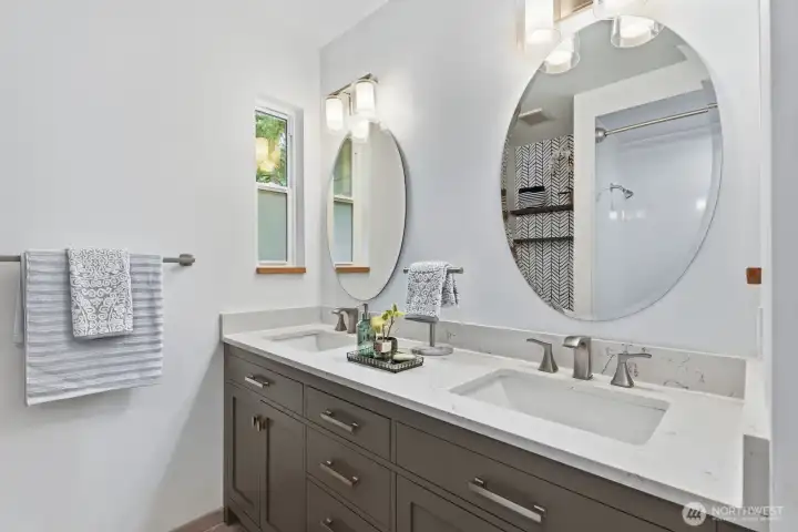 The hall bath has also been updated with new quartz vanity with 2 undermount sinks, hexagon tiled floor and tub/shower.