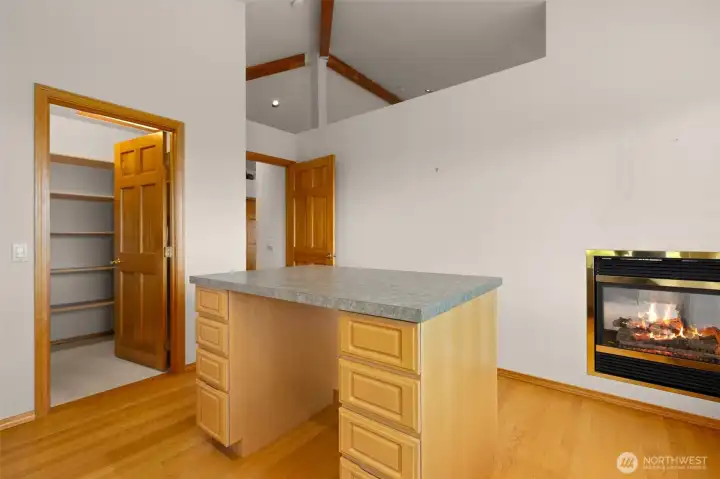 Main floor hobby room/flex space. Easily converti to 4th bedroom