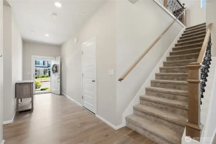 Welcome home. A wide entry prepares you for the openness this home offers. Welcome home. A wide entry prepares you for the openness this home offers.