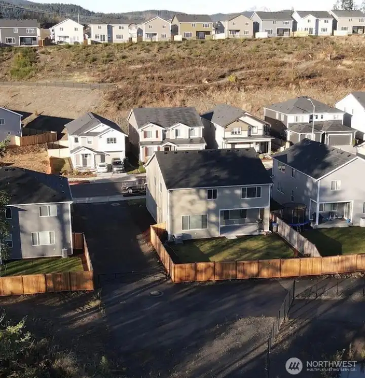 This lots takes advantage of the wide easement to provide more privacy than typical sized lots. This lots takes advantage of the wide easement to provide more privacy than typical sized lots.