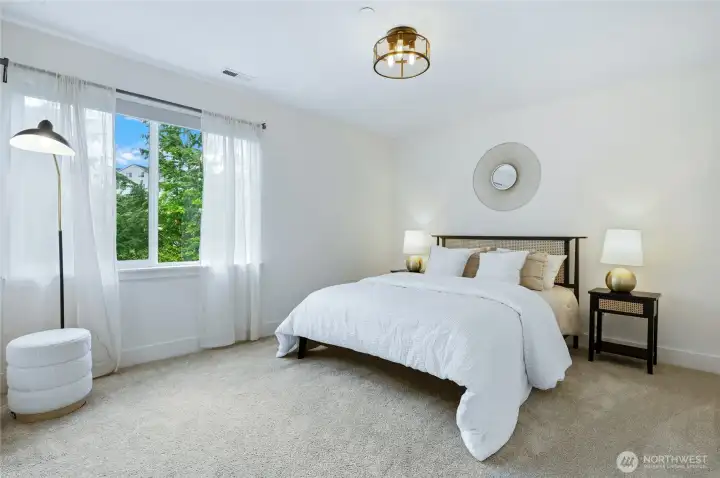 Secondary bedroom.