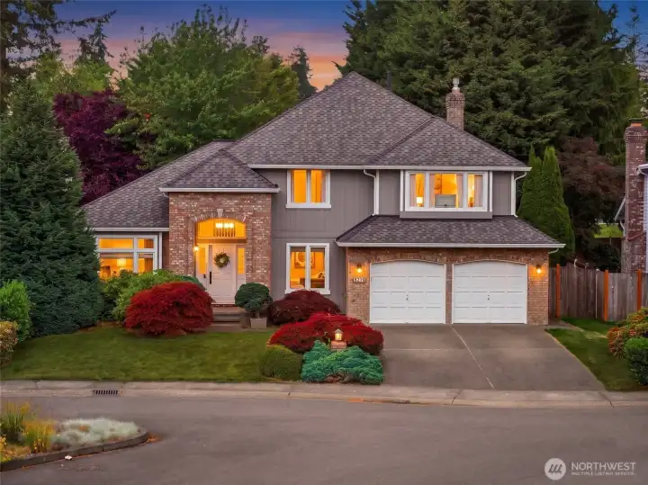 Welcome to this masterfully remodeled Fairwood home, presenting the perfect blend of modern luxury and turnkey convenience. Boasting extensive high-end structural upgrades and exceptional square footage, this pristine property sits on an expansive lot in a quiet, established Renton cul-de-sac.