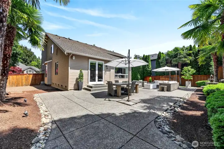 Expansive Backyard w/ exterior lighting, speakers