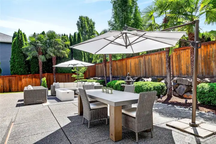 Expansive Backyard w/ exterior lighting, speakers