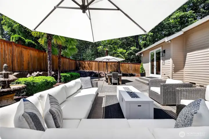 Expansive Backyard w/ exterior lighting, speakers