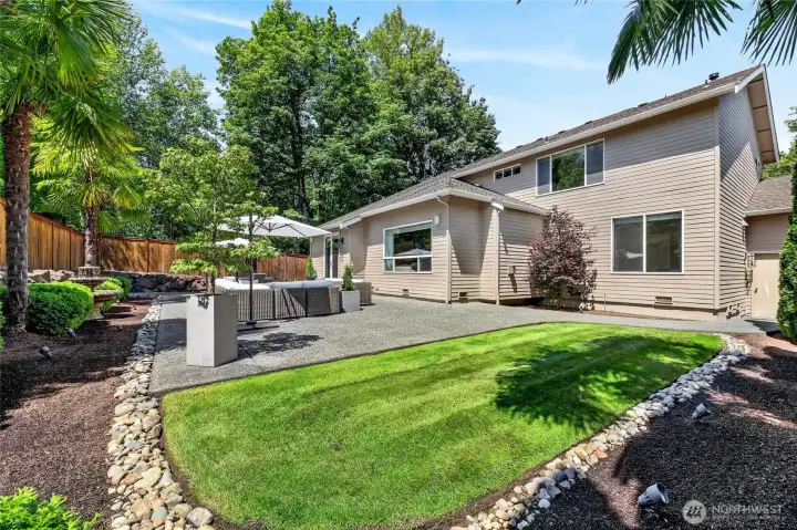 Expansive Backyard w/ exterior lighting, speakers