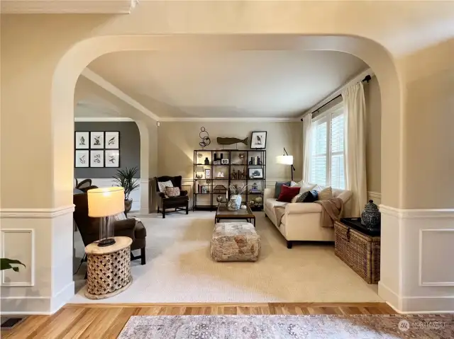 Living room, spacious & bright
