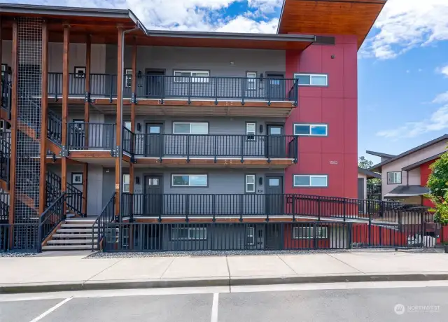 Corner unit, with privacy view deck boasting MTN views