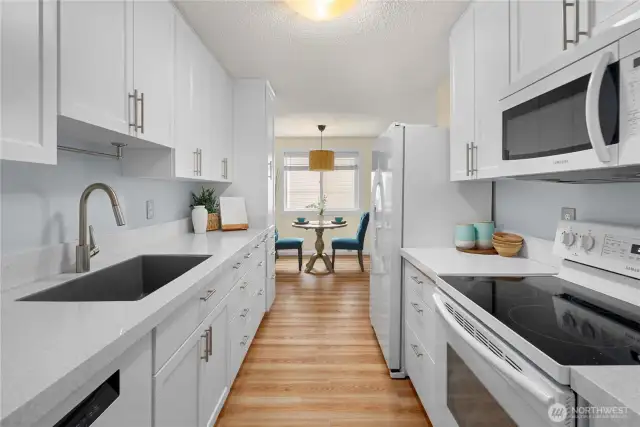 Well-appointed kitchen features updated cabinets and countertops!
