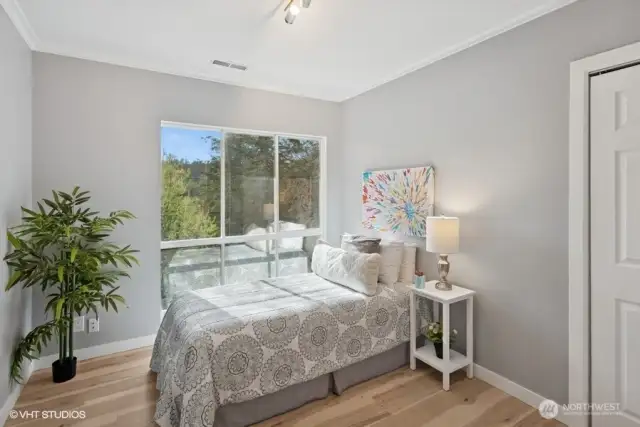 2nd bedroom.
